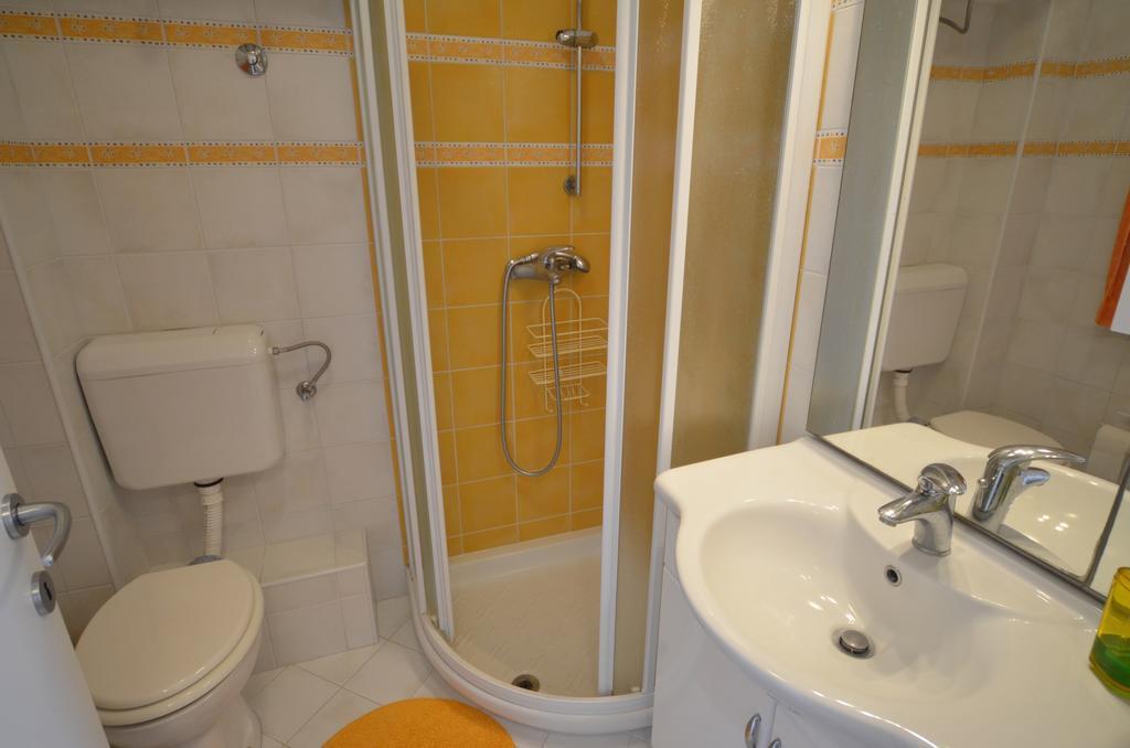 Apartment Anna Borik ロヴィニ エクステリア 写真