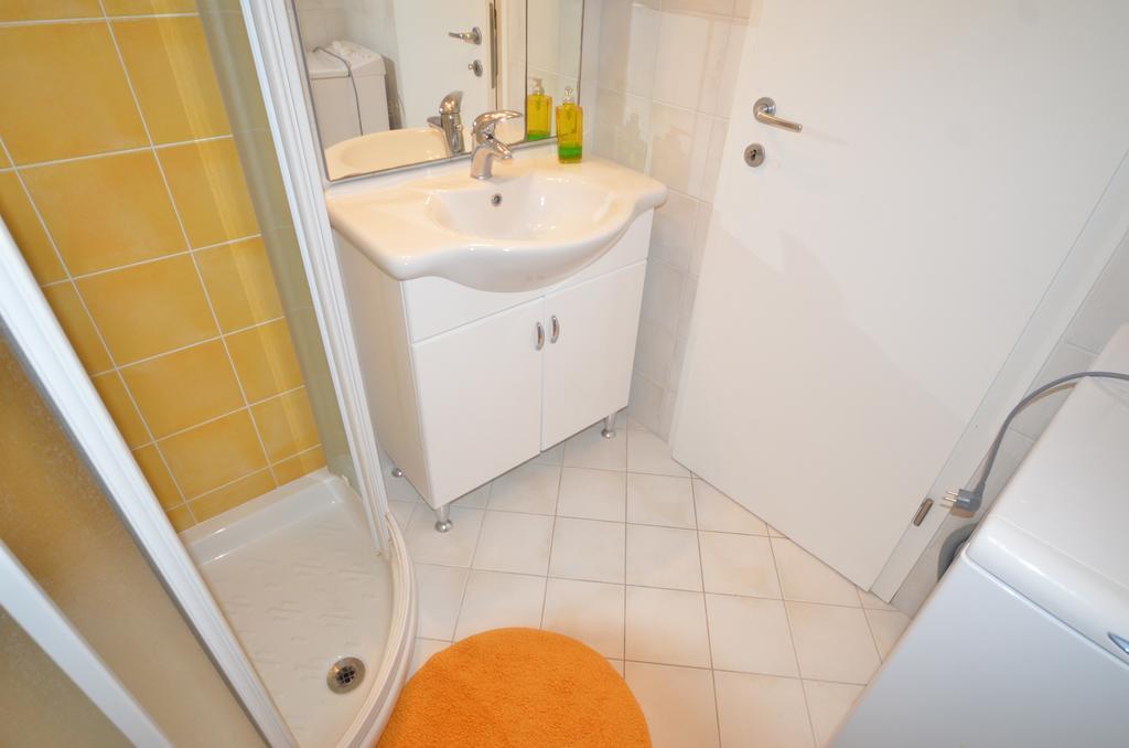 Apartment Anna Borik ロヴィニ エクステリア 写真